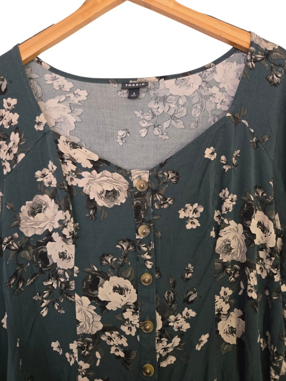 🌿 Torrid Floral Hi-Low Blouse | Size 3 (3X) | Dark Green Boho Button Front Top - Picture 4 of 6